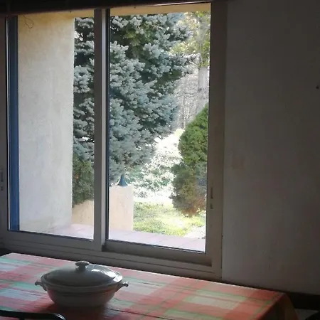 Location De A Neylis Avec Vue Sur Les Forets Et Les Champs Daire