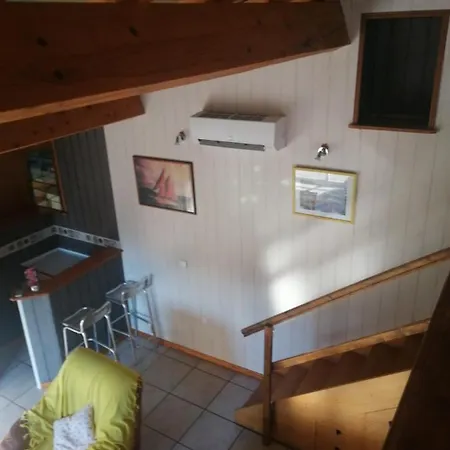 Daire Location De A Neylis Avec Vue Sur Les Forets Et Les Champs
