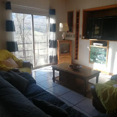 Location De A Neylis Avec Vue Sur Les Forets Et Les Champs Daire